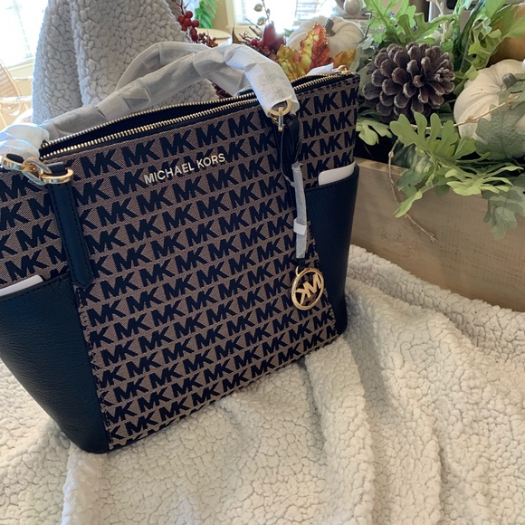 Mk authentic tote - Picture 1 of 5